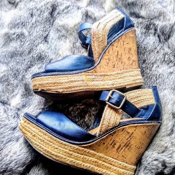 Adorable Mia blue wedges! - Picture 8 of 8